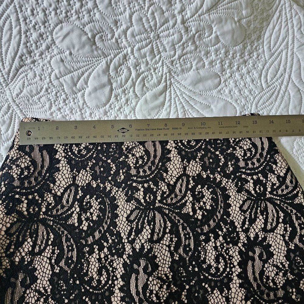 Mini Scuba Material Skirt. Lace Look, Back Zipper Closure, Size M - Picture 7 of 9